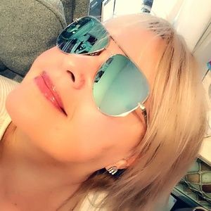 Meet your Posher, Emy